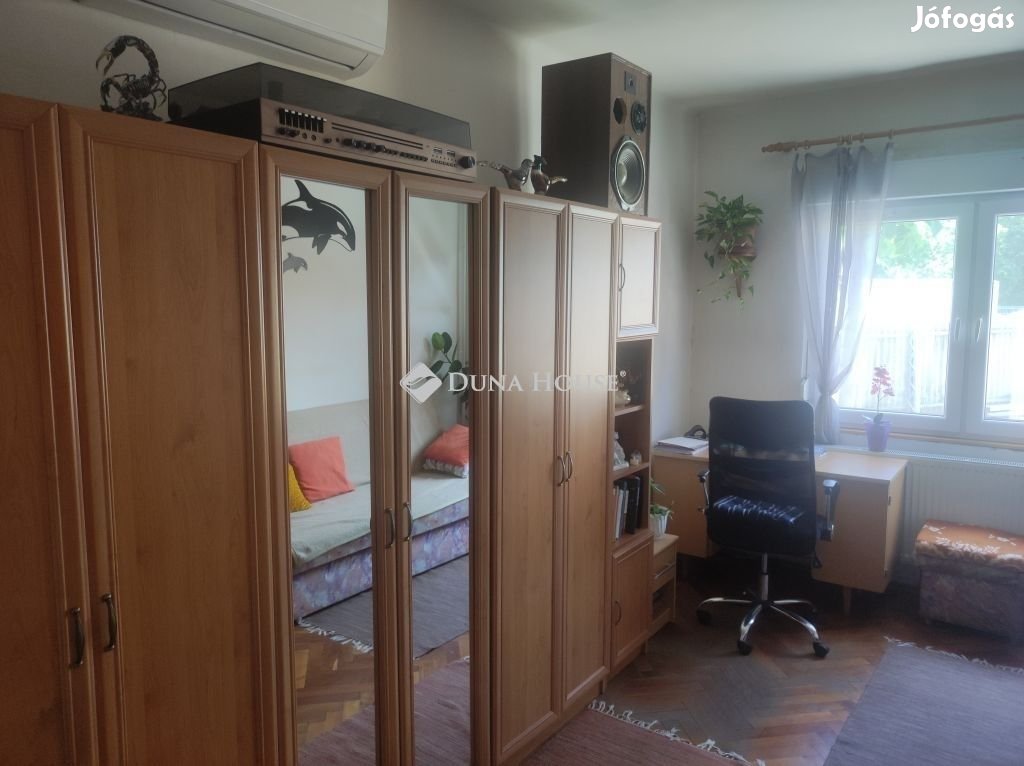 Pécsi eladó 613 nm-es műhely