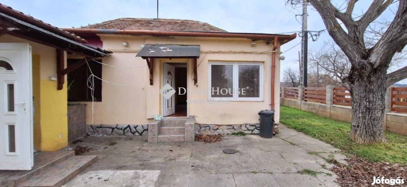 Pécsi eladó 70 nm-es ház