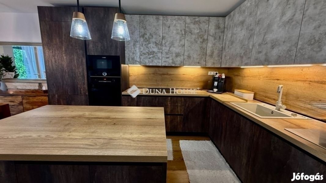 Pécsi eladó 75 nm-es lakás