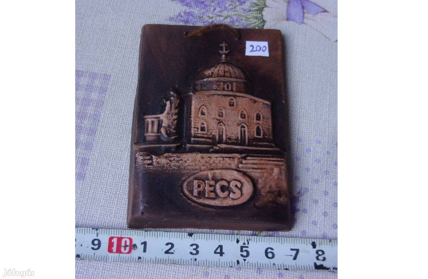 Pécsi kerámia dombormű Pécs Dzsámi Újpest központ közelében