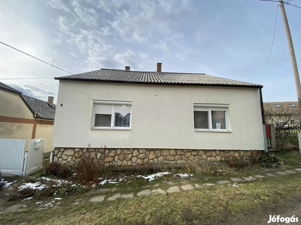 Pécsváradi eladó 100 nm-es ház