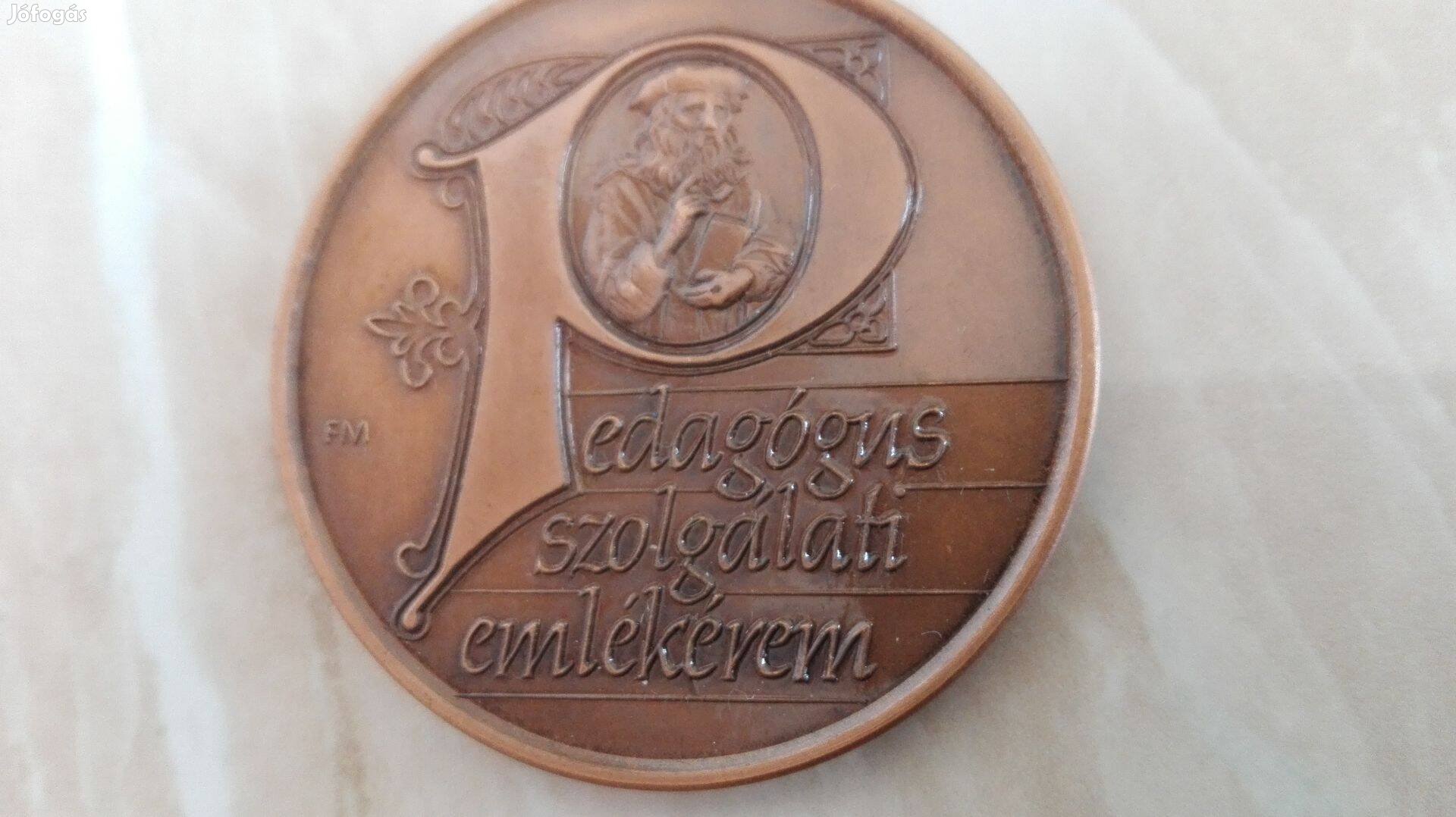 Pedagógus Szolgálati bronz emlékérem