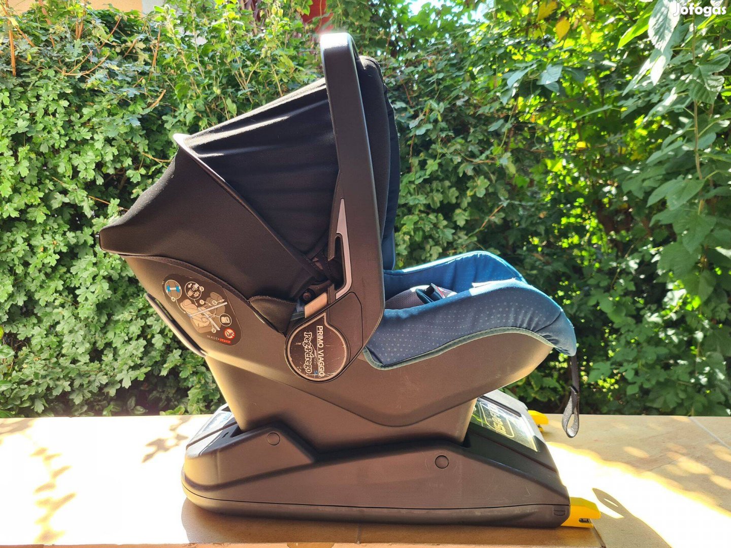 Peg Perego Primo Viaggio SL hordozó + napellenző + Isofix talp