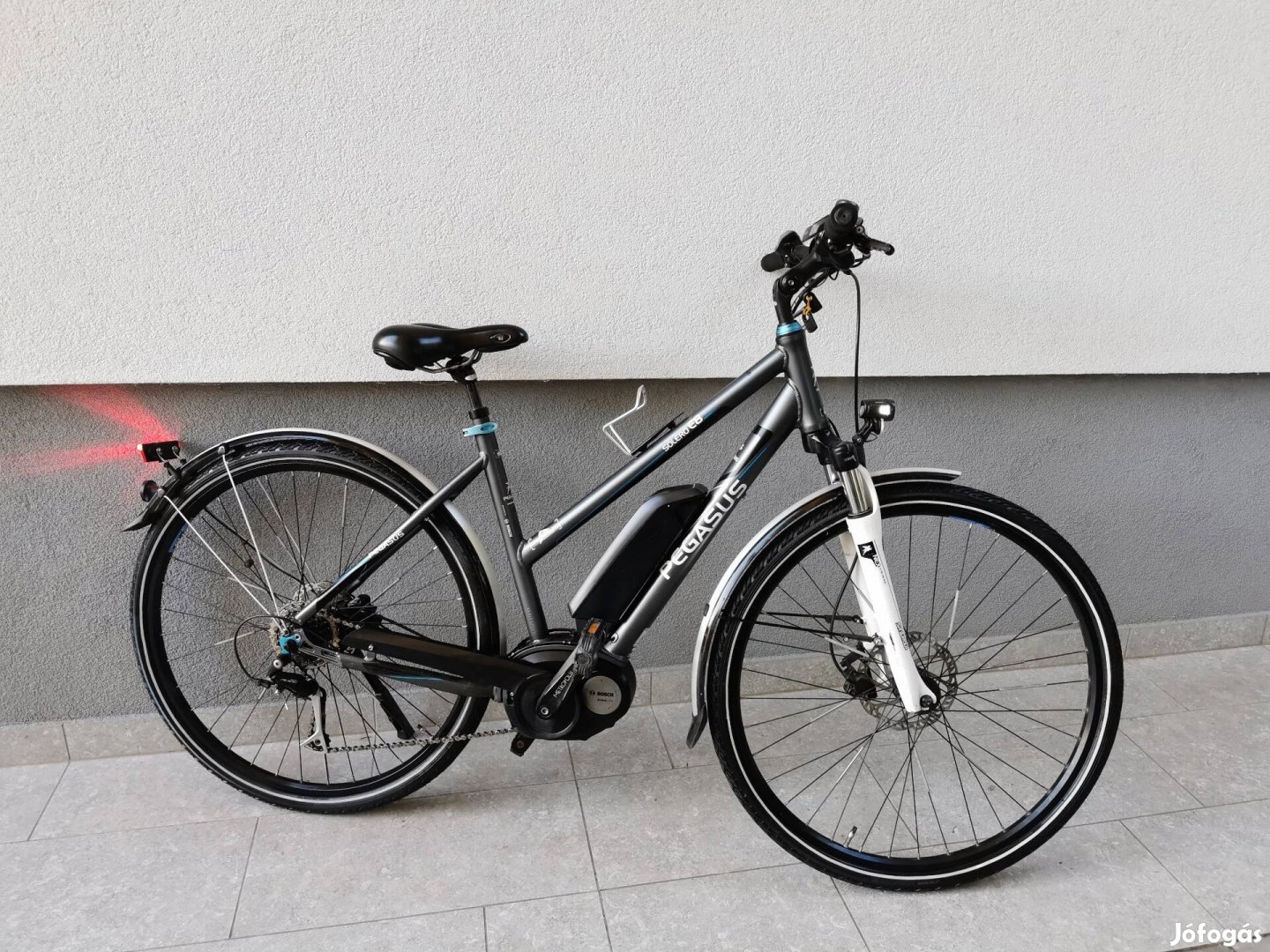 Pegasus 28" uniszex trekking ebike kerékpár Bosch e-bike 
