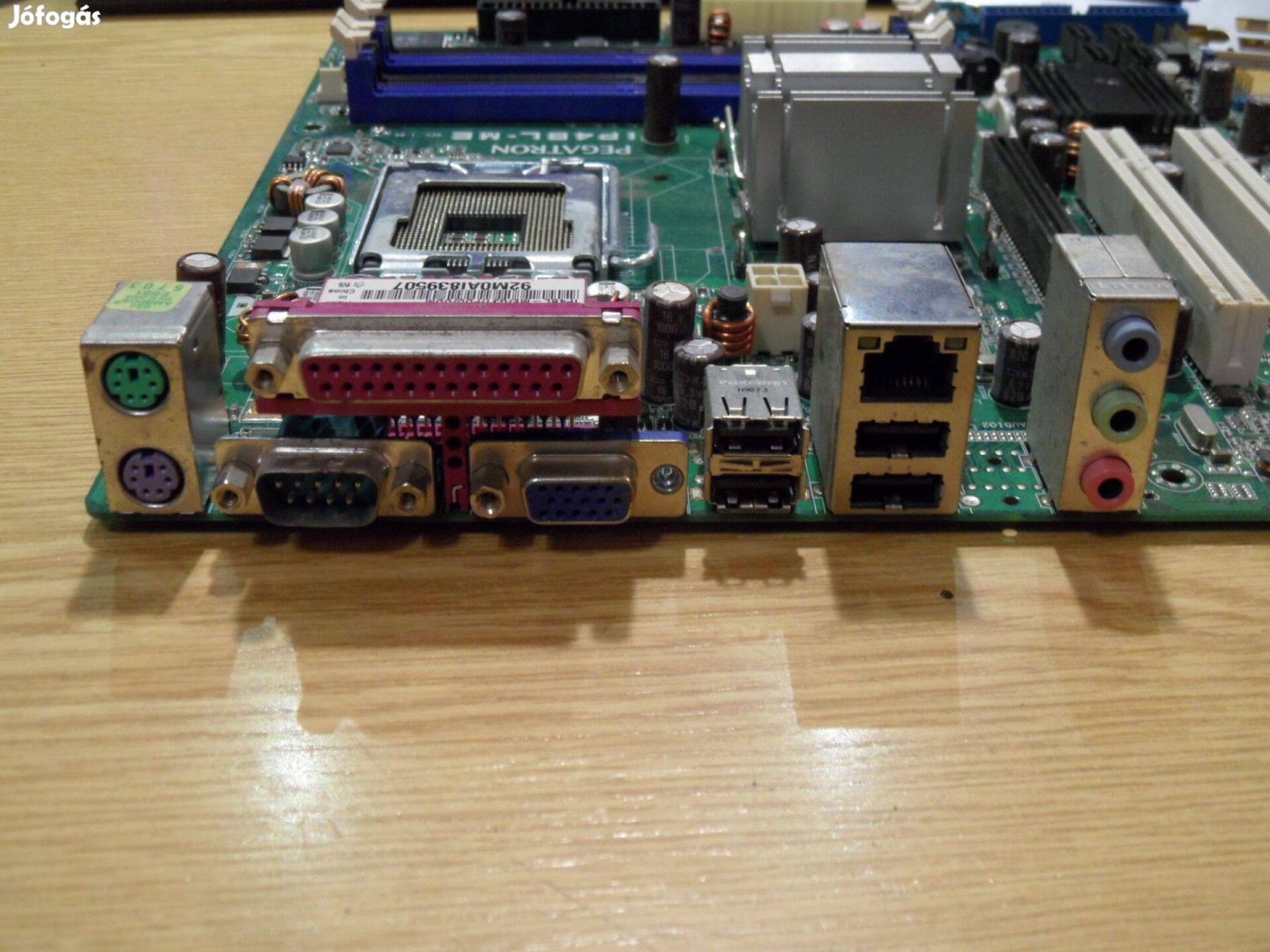 Pegatron (Asus) LGA775 alaplap - 4X DDR2 - 135W Quadcore CPU ready