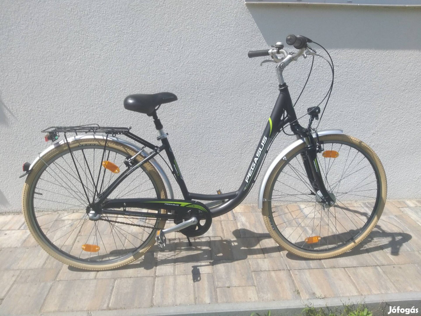 Pegazus 28-as agyváltôs, agydinamós városi kerékpár eladó. 