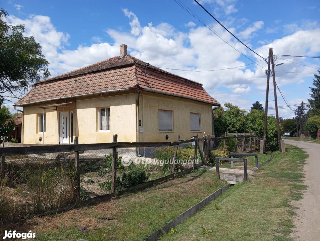 Pélyi eladó 80 nm-es ház