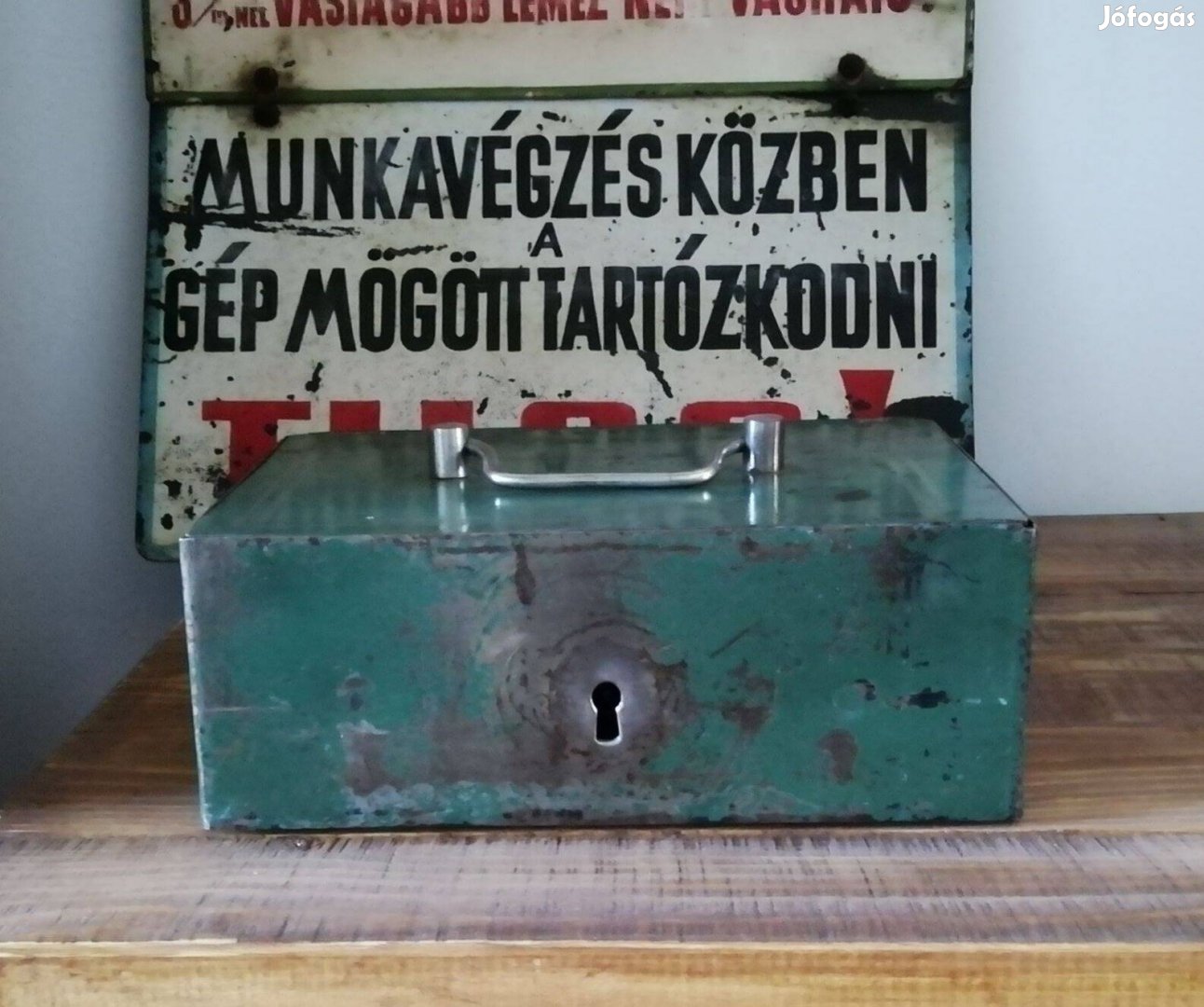 Pénz kazetta, kassza, pénzes fém ládika, loft