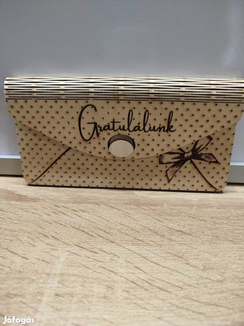 Pénzátadó boríték fából