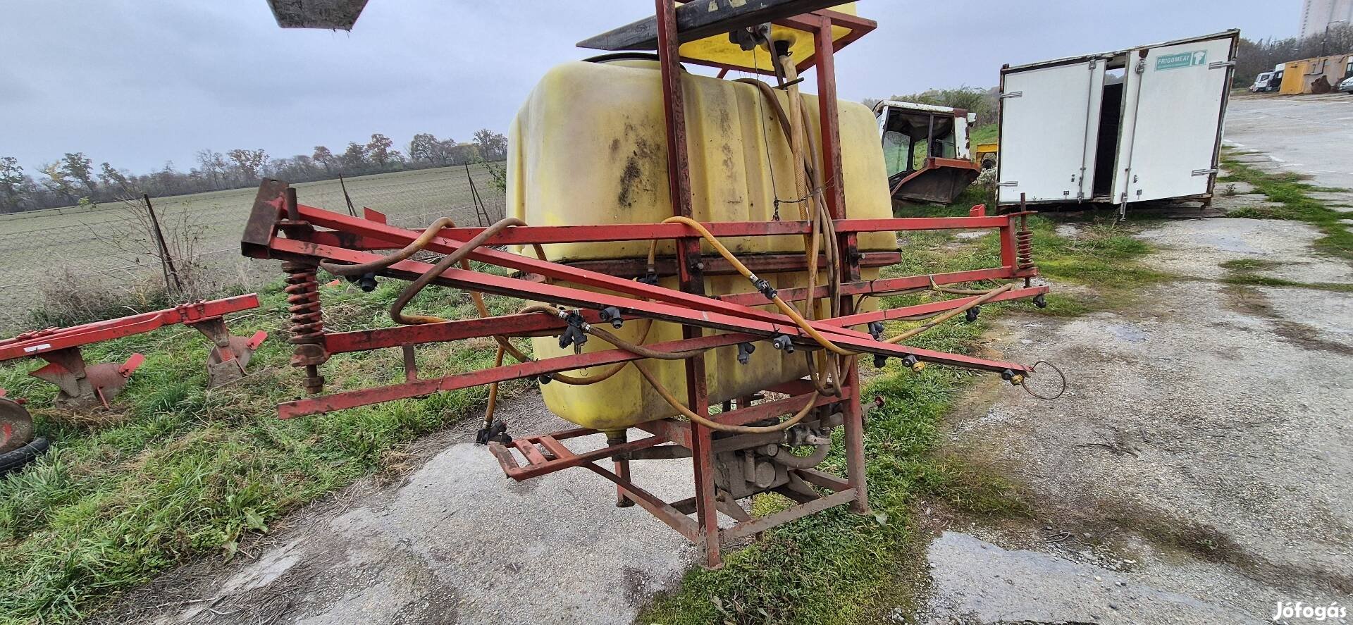 Permetező Vegyszerező  Lengyel 600Literes Függesztett