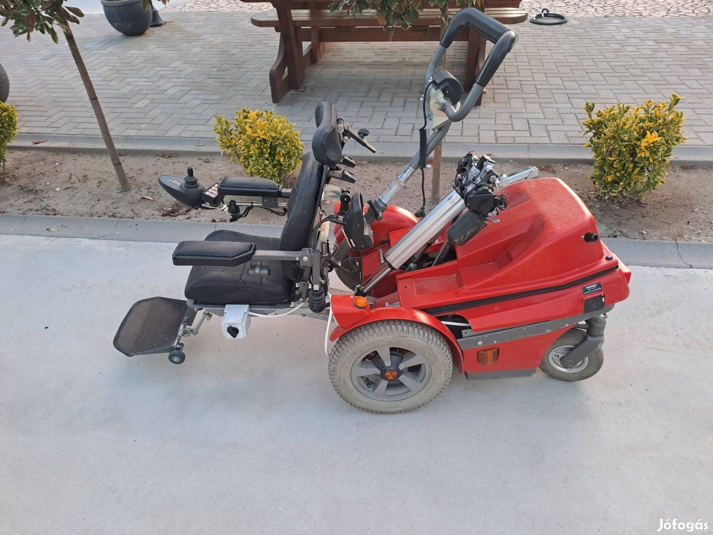 Permobil p+ elektromos speciális rokkantkocsi többfunkciós