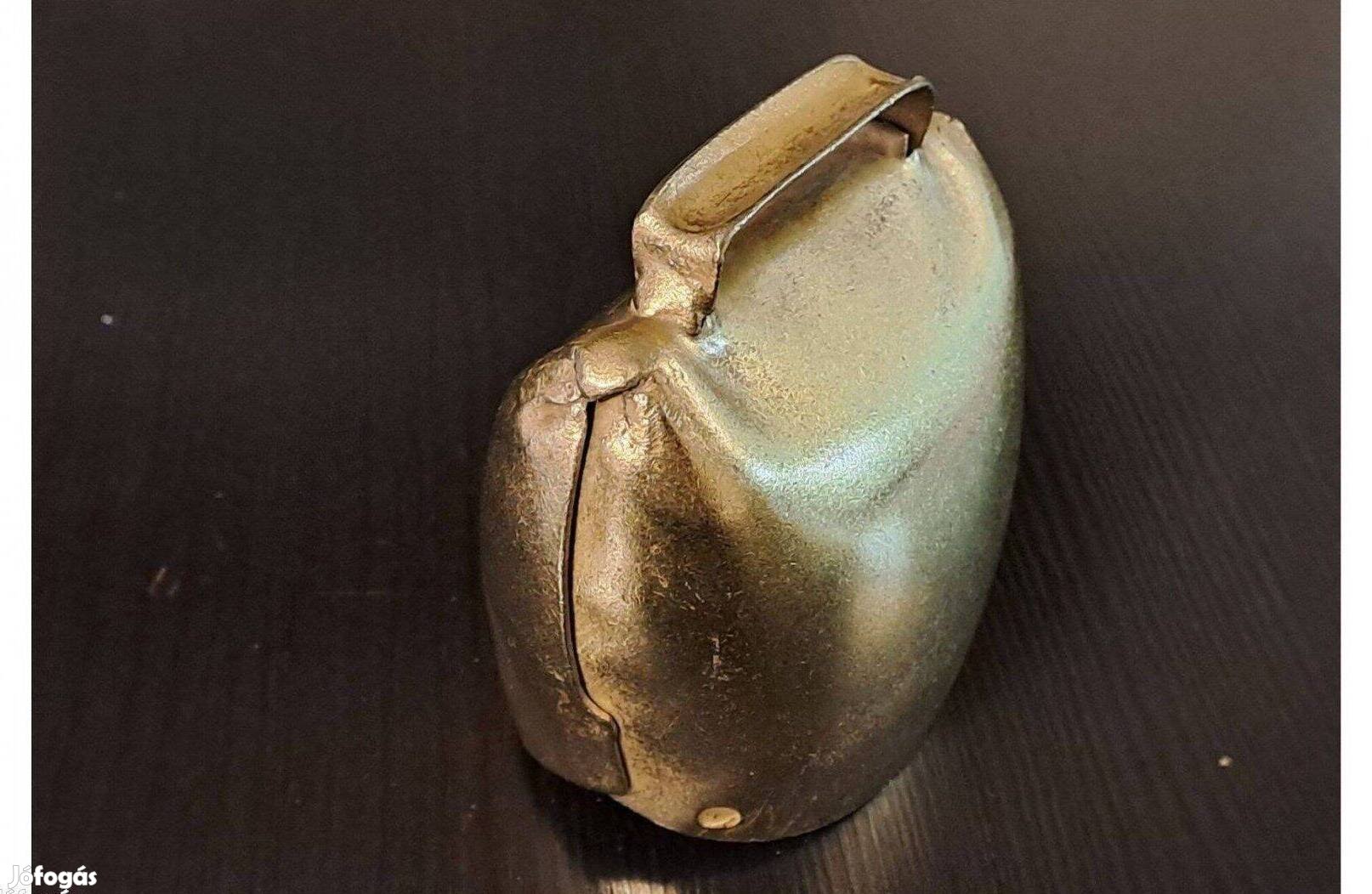 Persely kolomp alakú