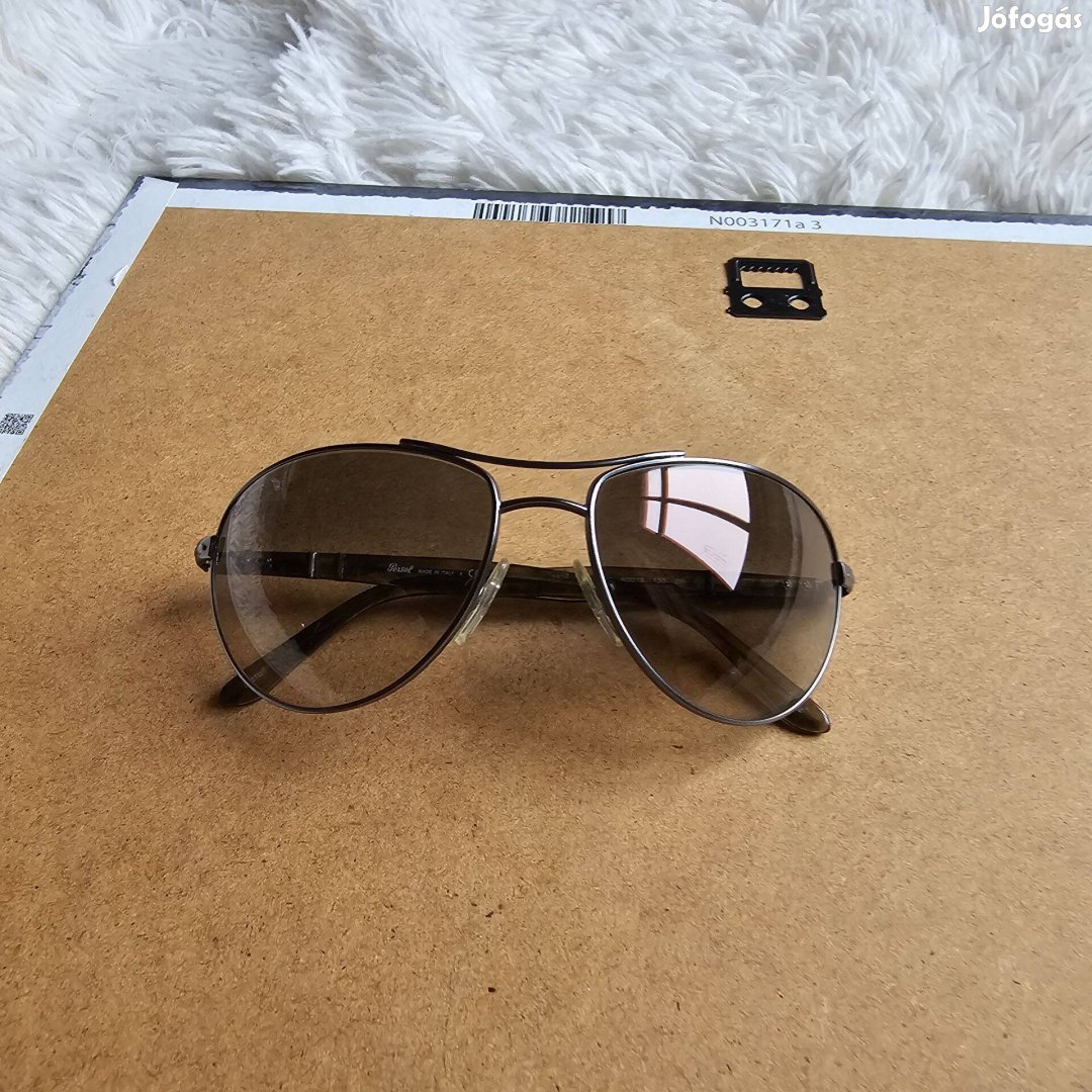 Persol 2376-S 93832 nöi napszemüveg új tartozékok nélkül