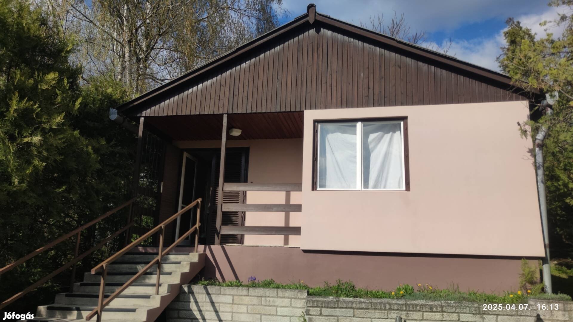 Pest Megyei Erdőkertesen szép fekvésű saroktelek eladó! 