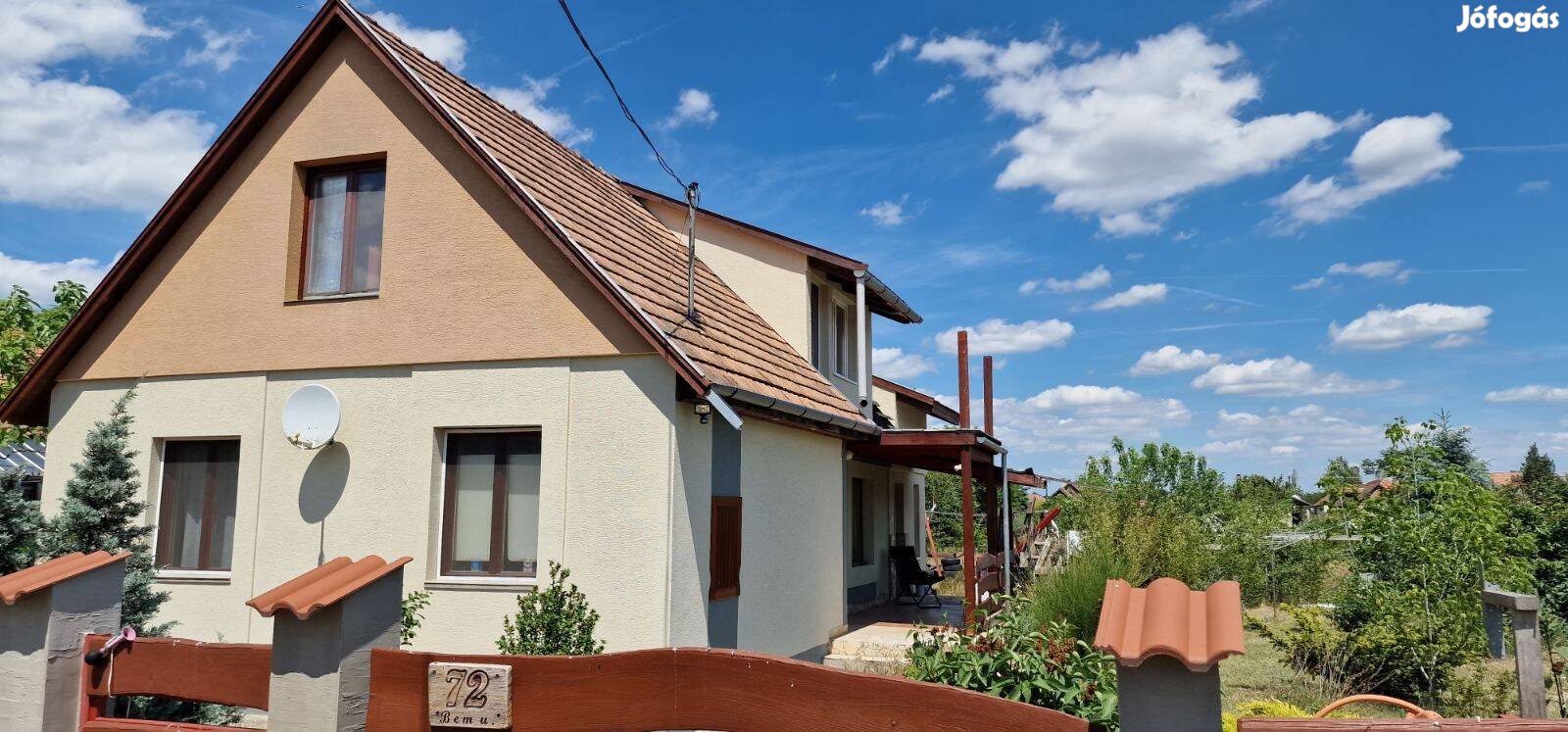 Pest megyében Vasadon kétgenerációs családi ház eladó