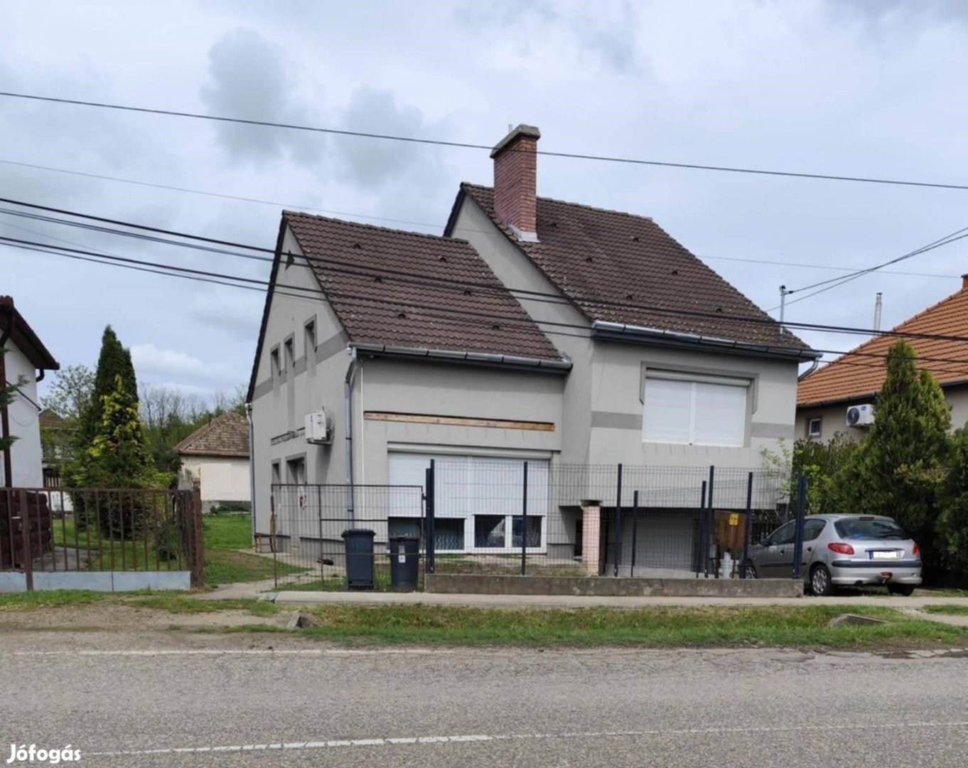 Pétervásárán 5 szoba+ nappalis, szigetelt családi ház eladó
