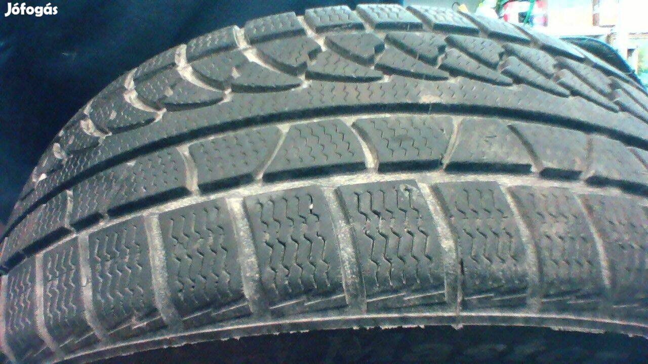 Petlas téli gumi 205/55 R16