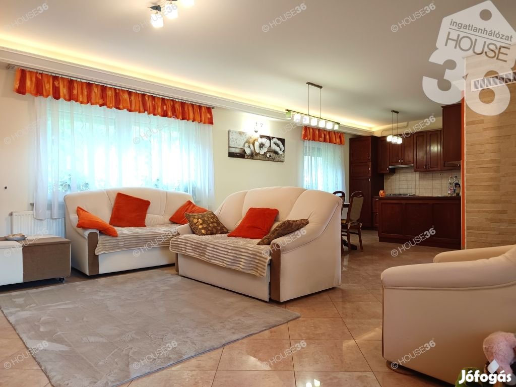 Petőfiváros szívében hangulatos családi ház eladó!