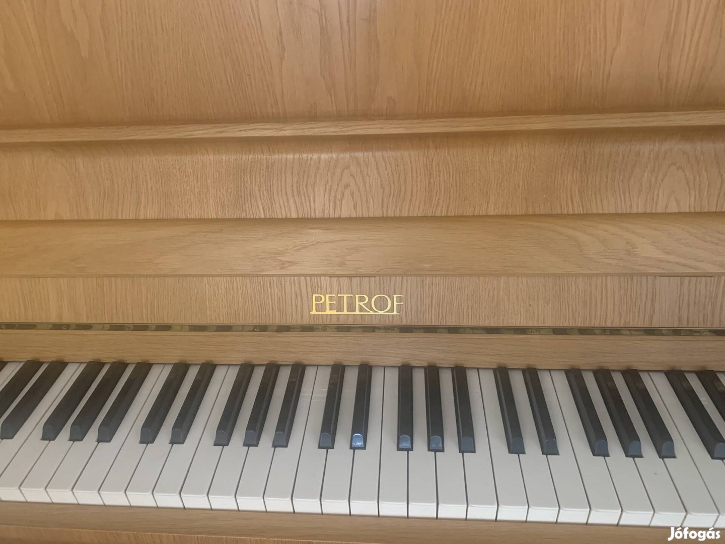 Petrof pianinó újszerű