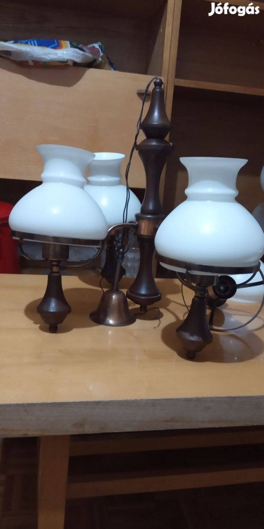 Petroleumlámpás csillár falikarral