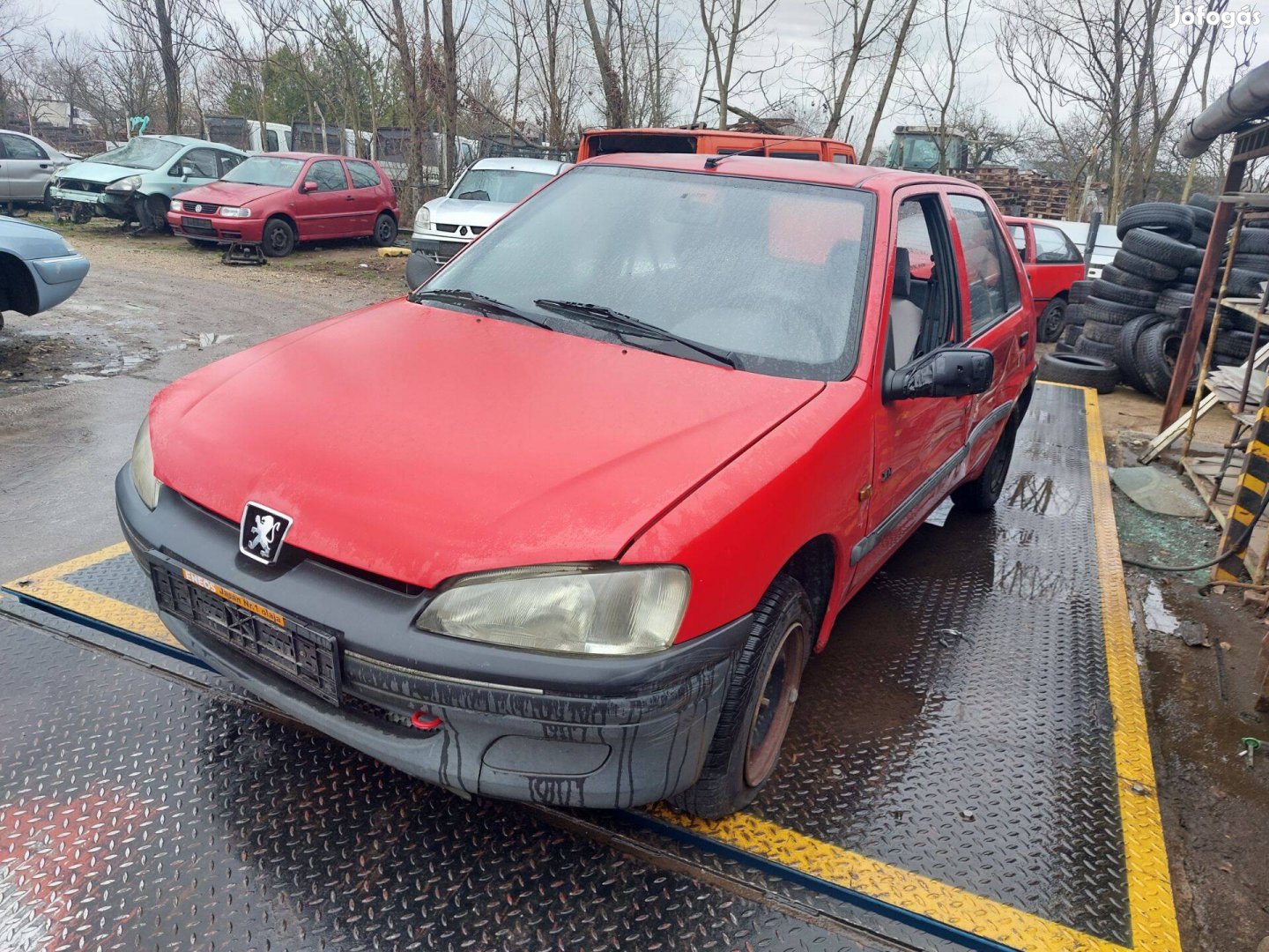 Peugeot 106 karosszéria elemei piros