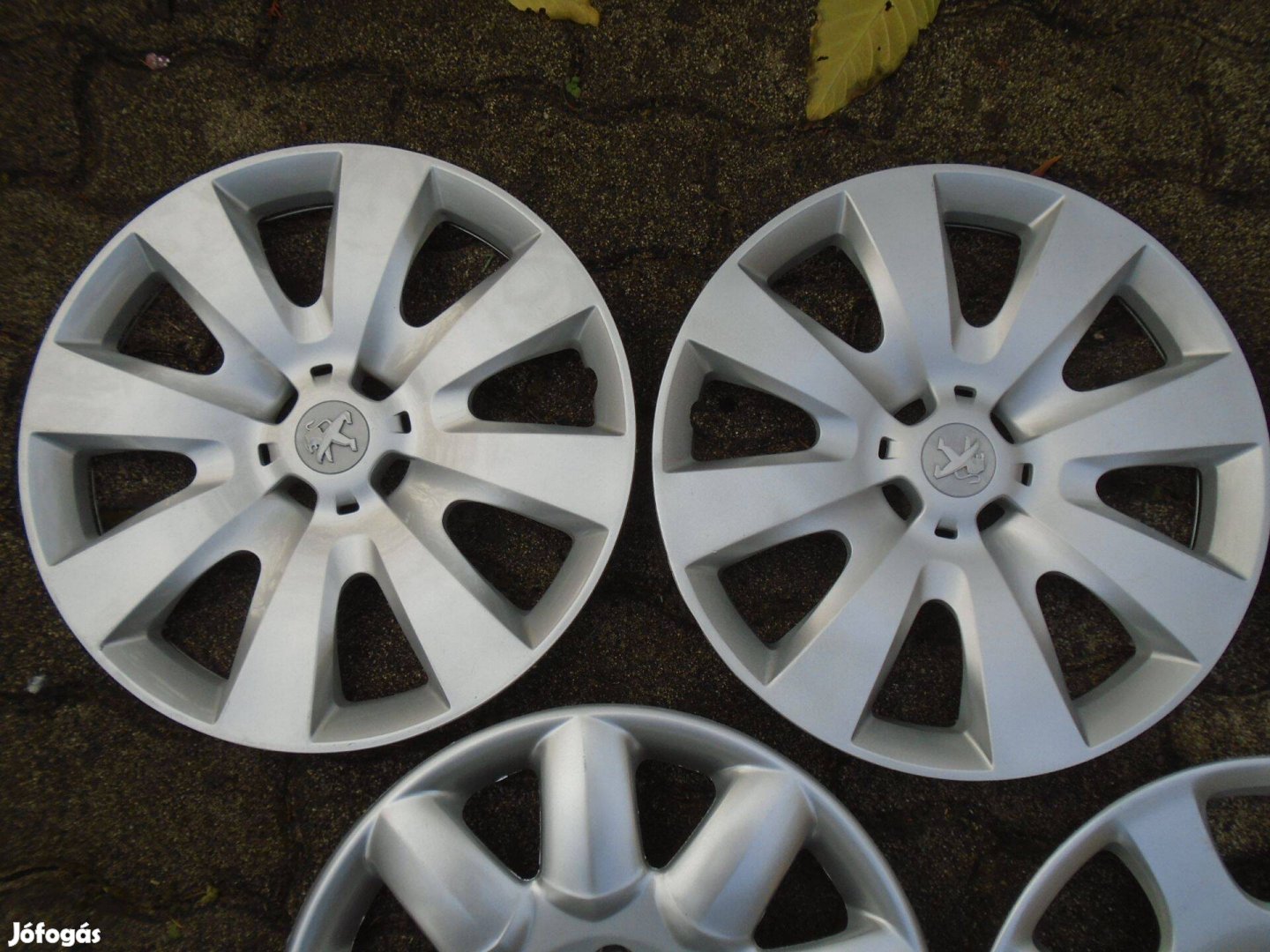 Peugeot 15" gyári dísztárcsa 2 db eladó