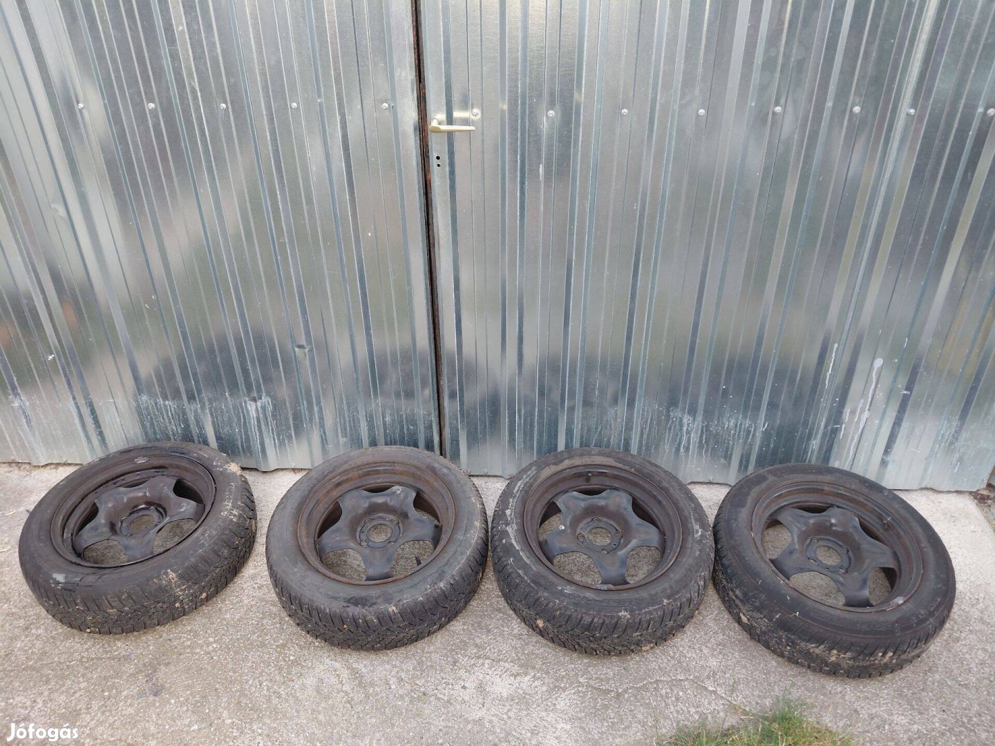 Peugeot 2008 195/60 R16 téli kerék csavarokkal