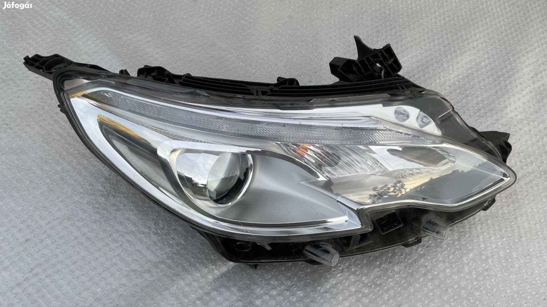 Peugeot 2008 jobb első fényszóró 9677810280