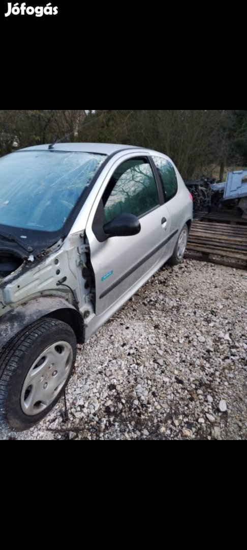 Peugeot 206 1.1 minden alkatrésze 