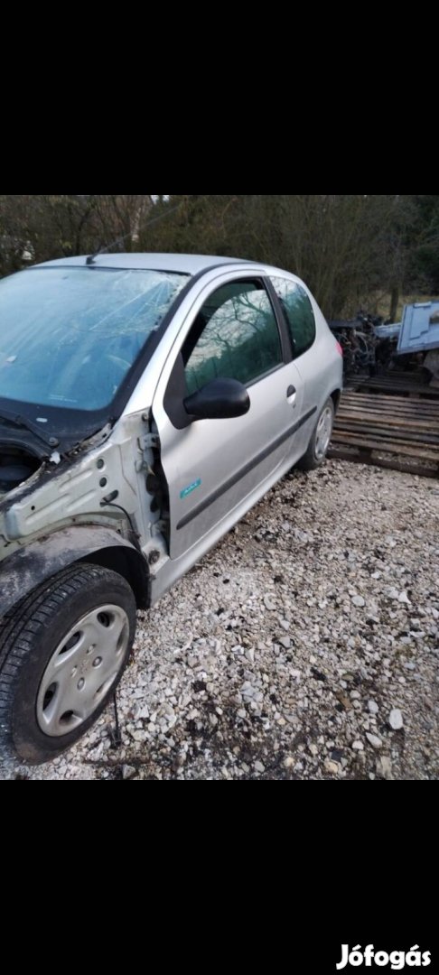 Peugeot 206 1.1 minden alkatrésze 