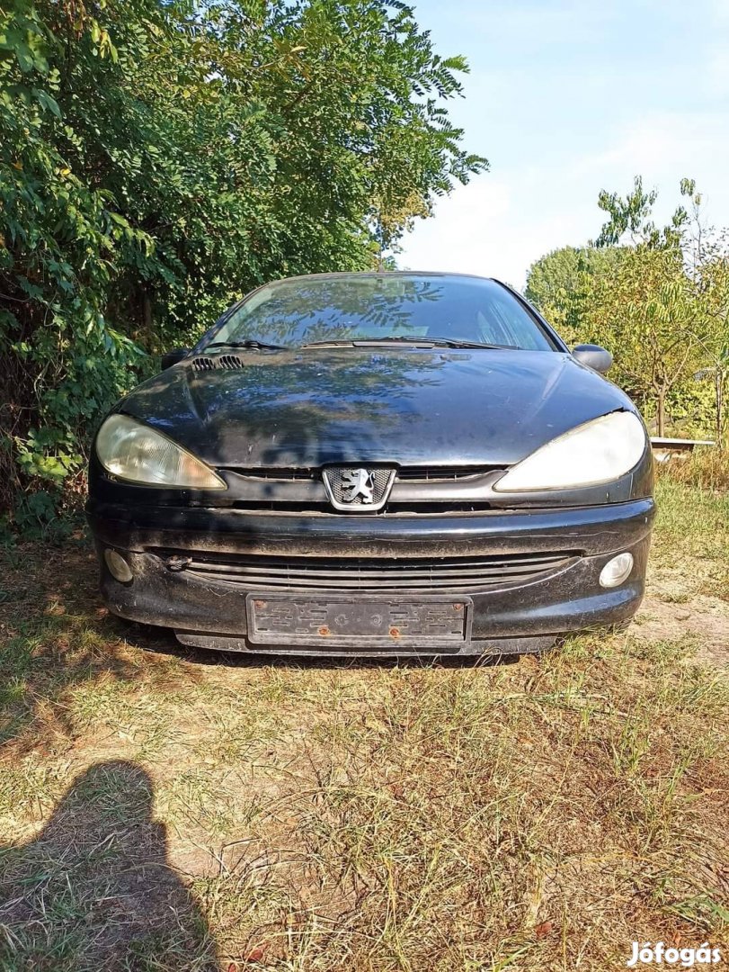 Peugeot 206 1.4b bontódik