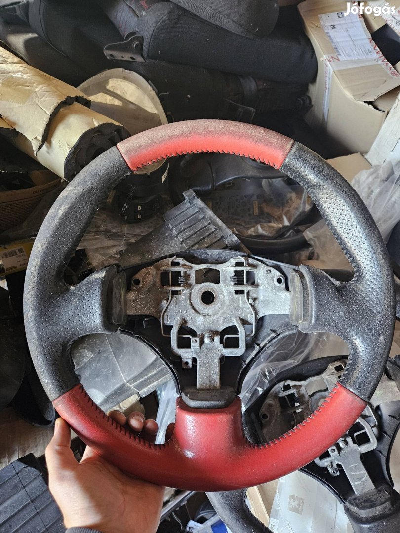 Peugeot 206 bőrkormányok.