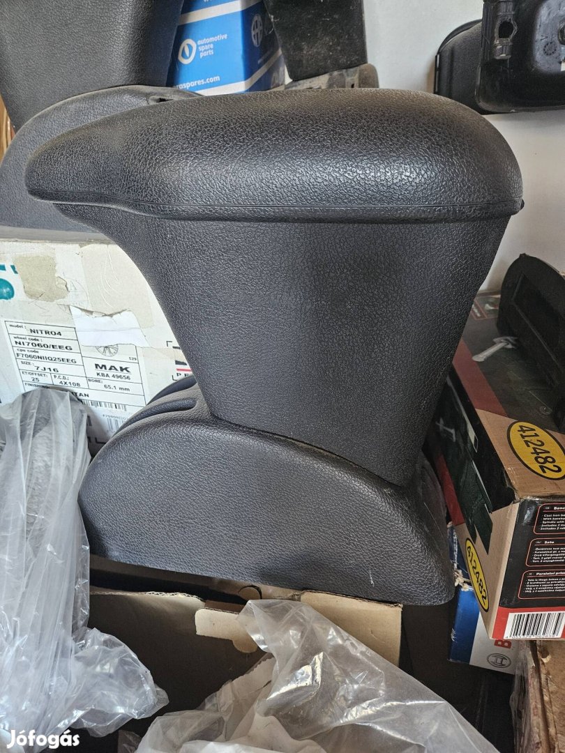 Peugeot 206 gyári könyöklő