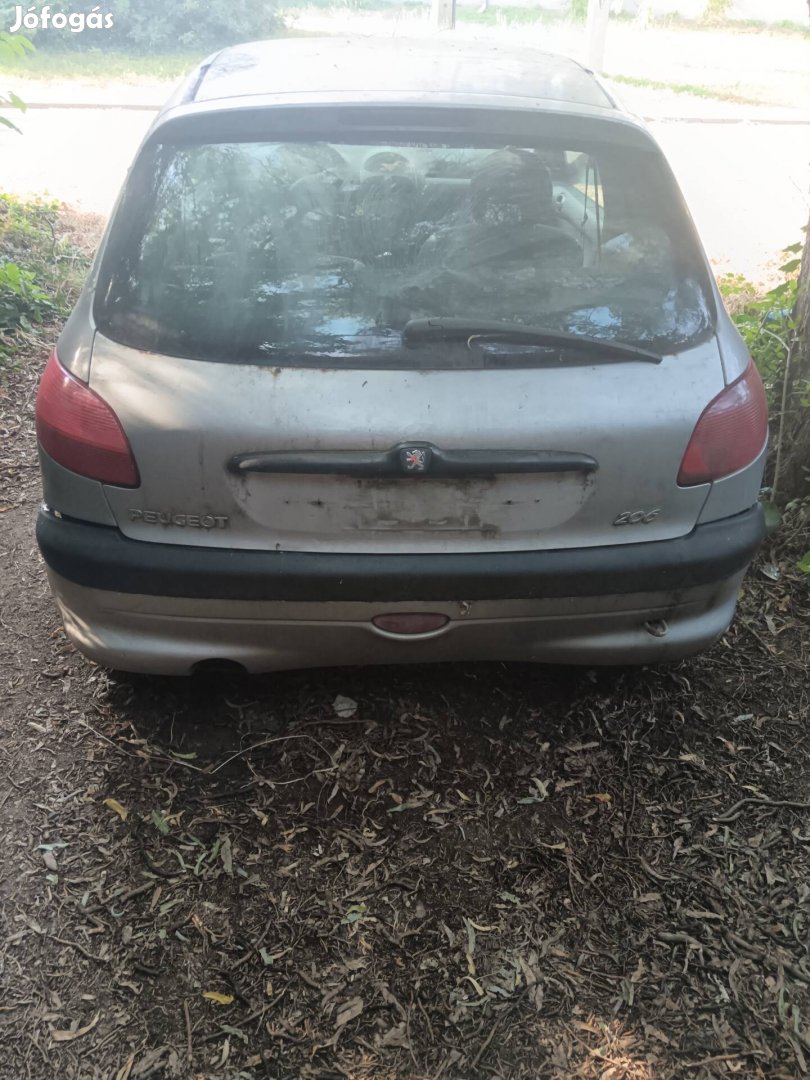 Peugeot 206 hárm ajtós 1 4 benzin alkatrésznek eladó 