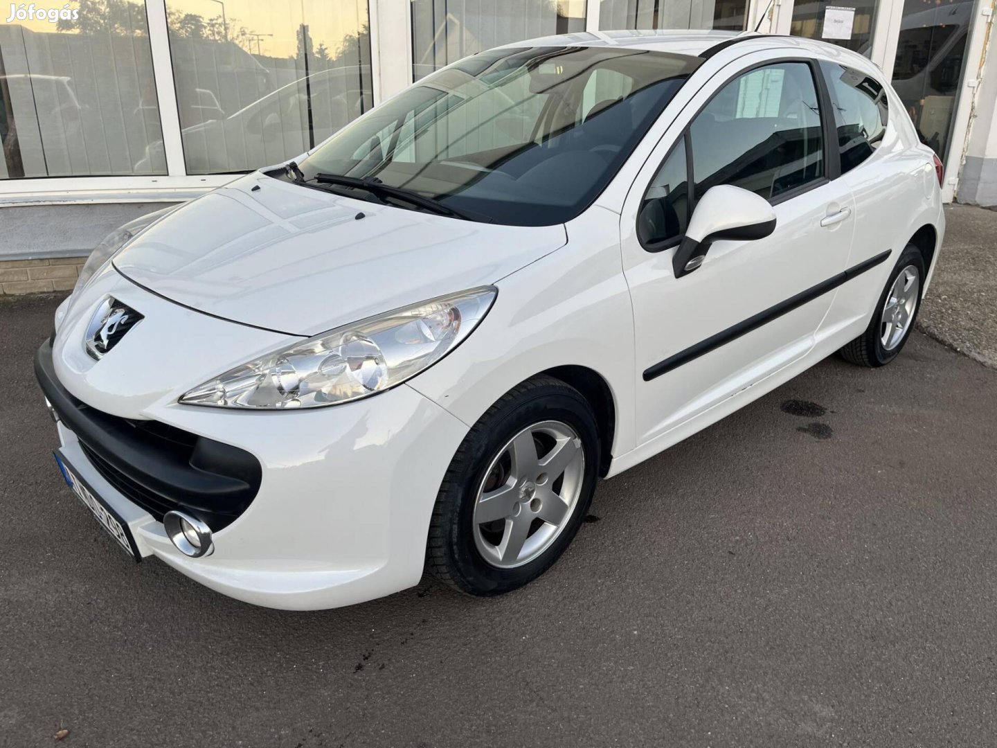 Peugeot 207 1.4 VTi Urban végig vez. szerv.könyv