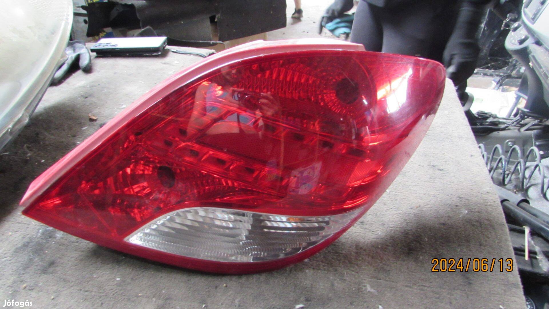 Peugeot 207 2012 jobb hátsó lámpa 9686565980