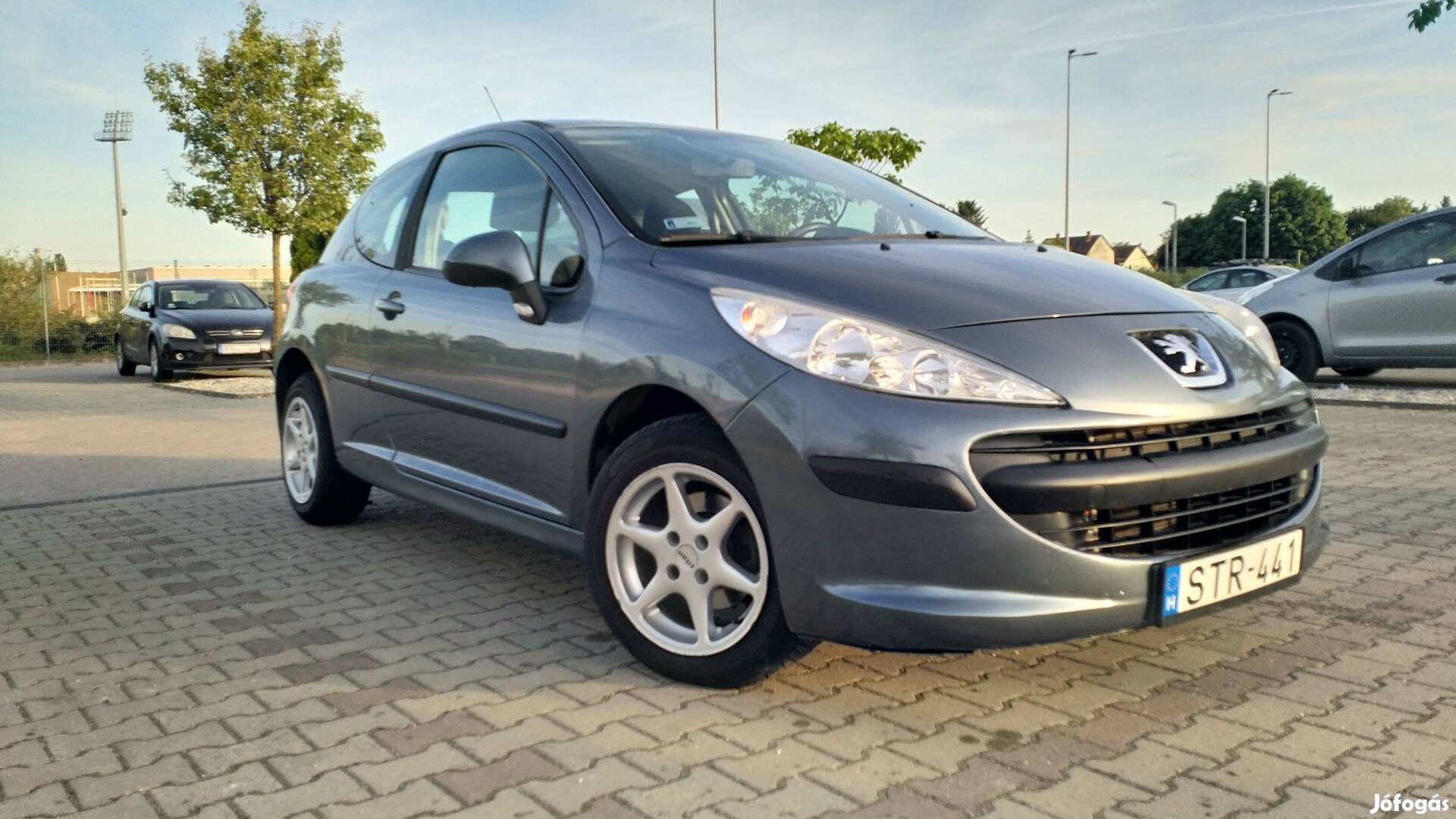 Peugeot 207. 1.4 benzin új gumik,26.03. vizsga