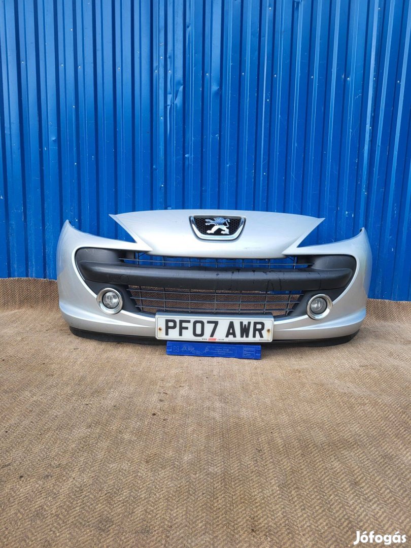 Peugeot 207 gyári 9654356880 első lökhárító ezüst sérülésmentes