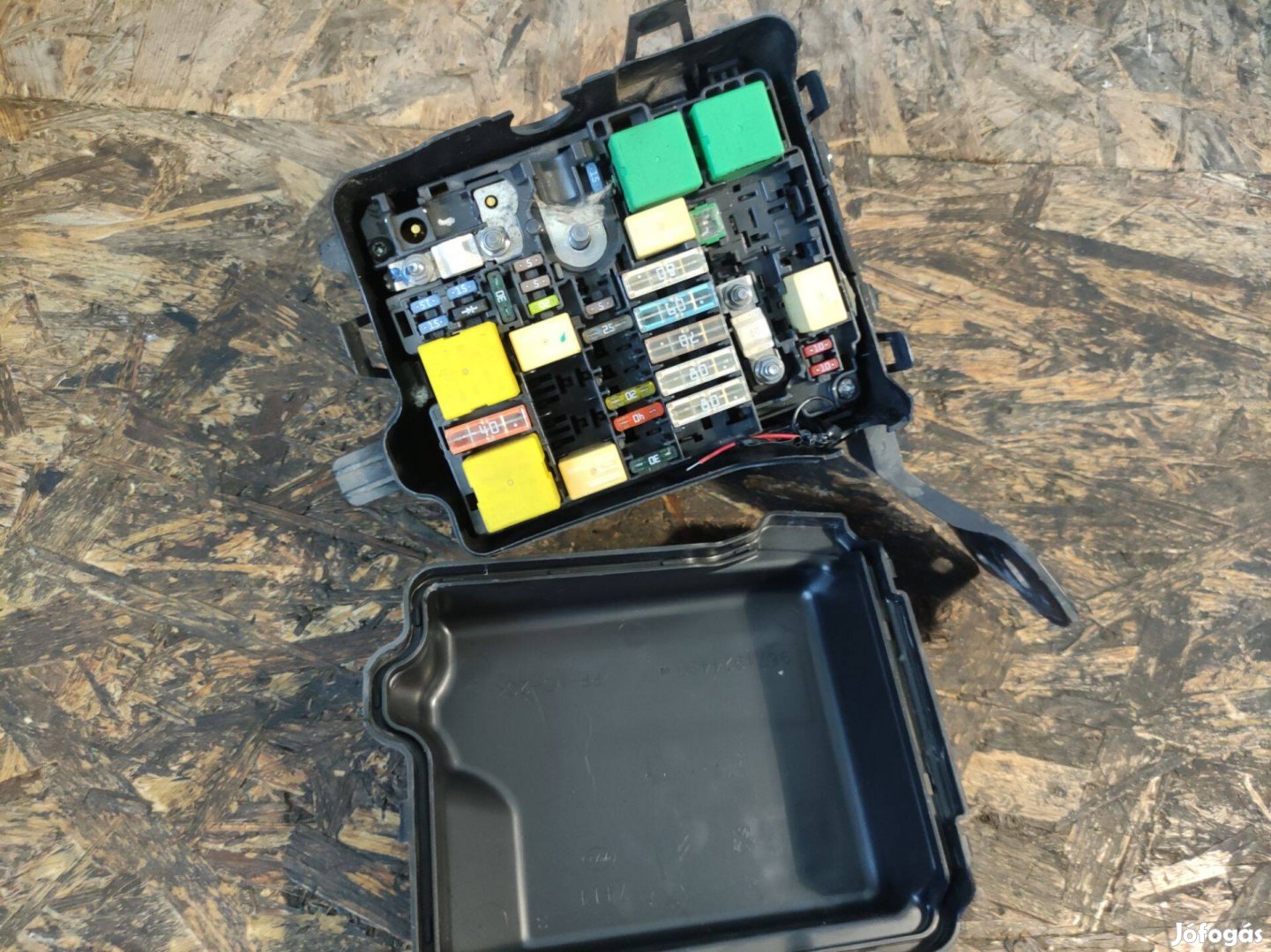 Peugeot 208 1.4 Hdi biztosítéktábla motortér