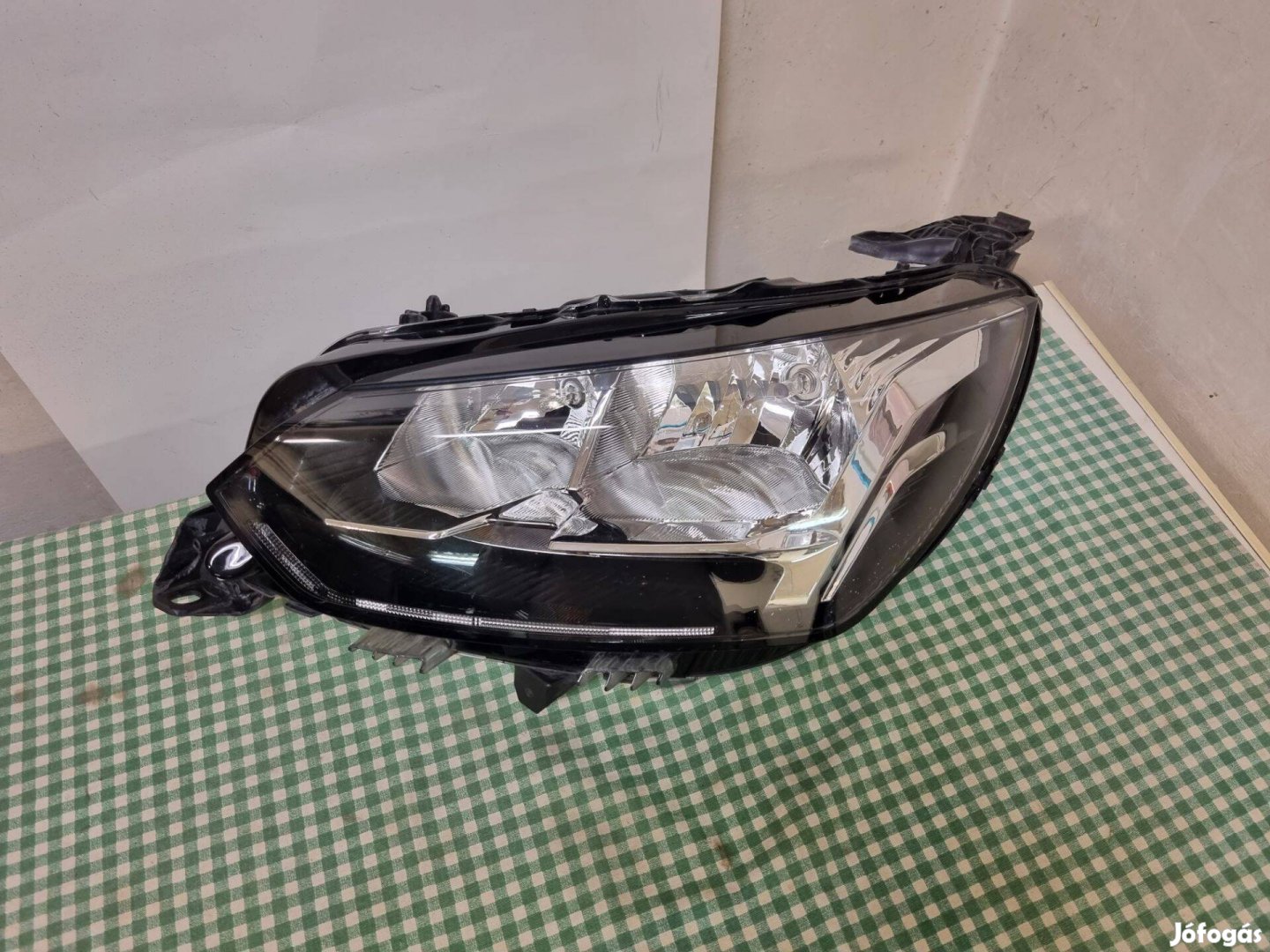 Peugeot 208 Bal első fényszóró halogén 9823194080