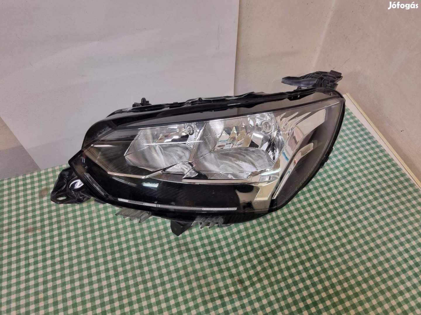 Peugeot 208 Bal első fényszóró halogén 9823194080