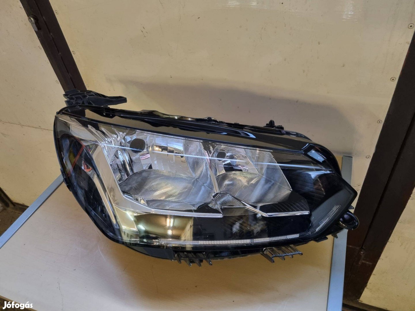 Peugeot 208 Jobb első fényszóró 9823193880
