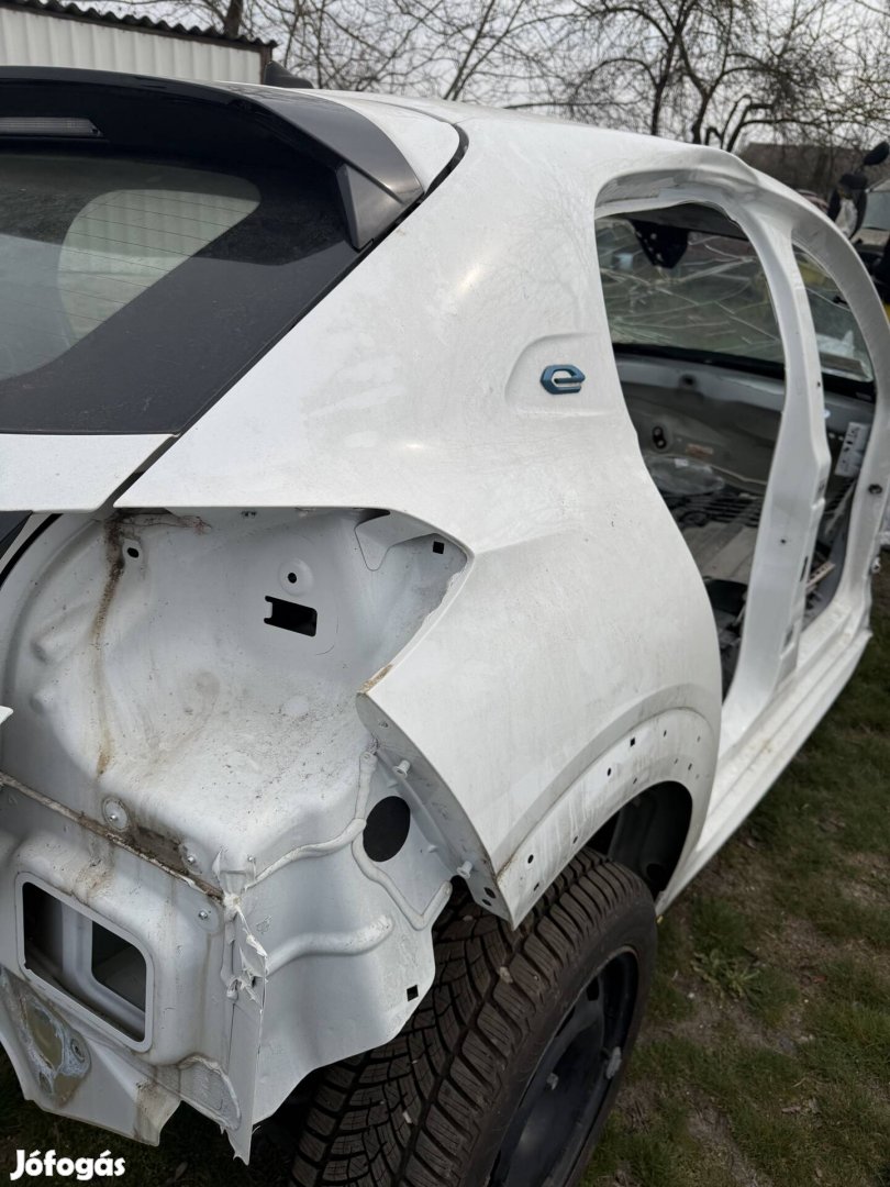 Peugeot 208 hátsó sárvédő lámpa hátfal csomagterajtó küszöb