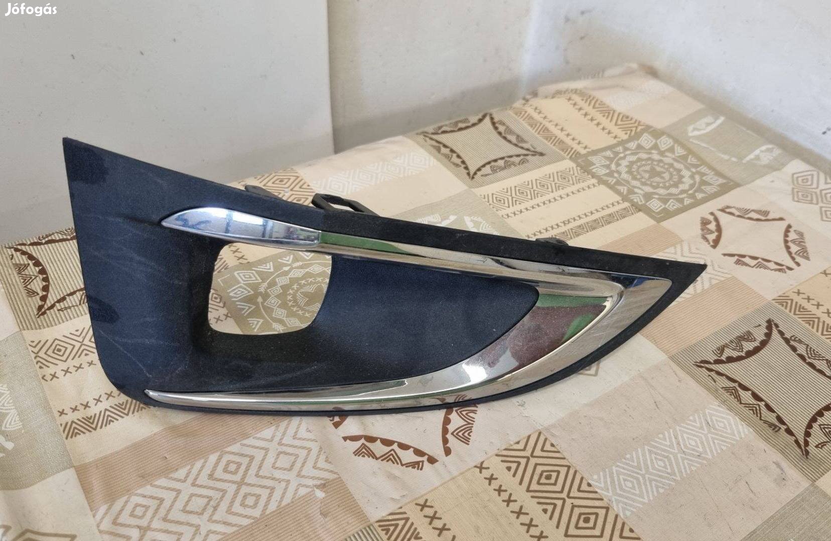 Peugeot 3008 5008 II 16- Bal ködlámpa keret takaró 9815692677