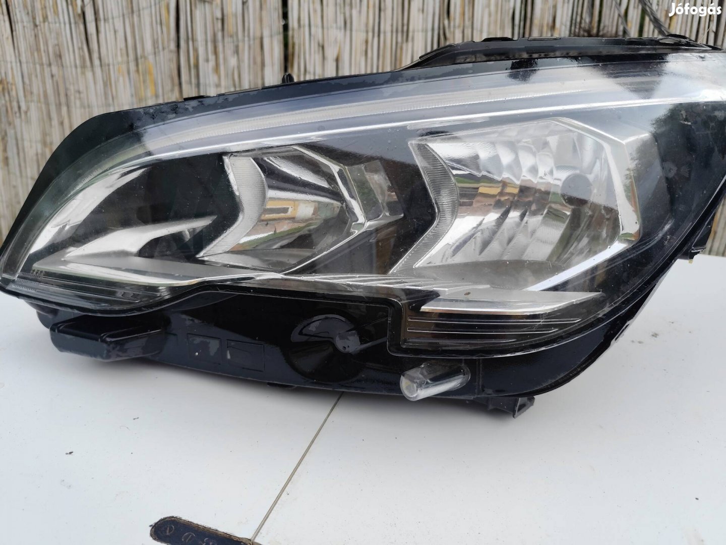 Peugeot 3008 fényszóró bal oldali eladó 