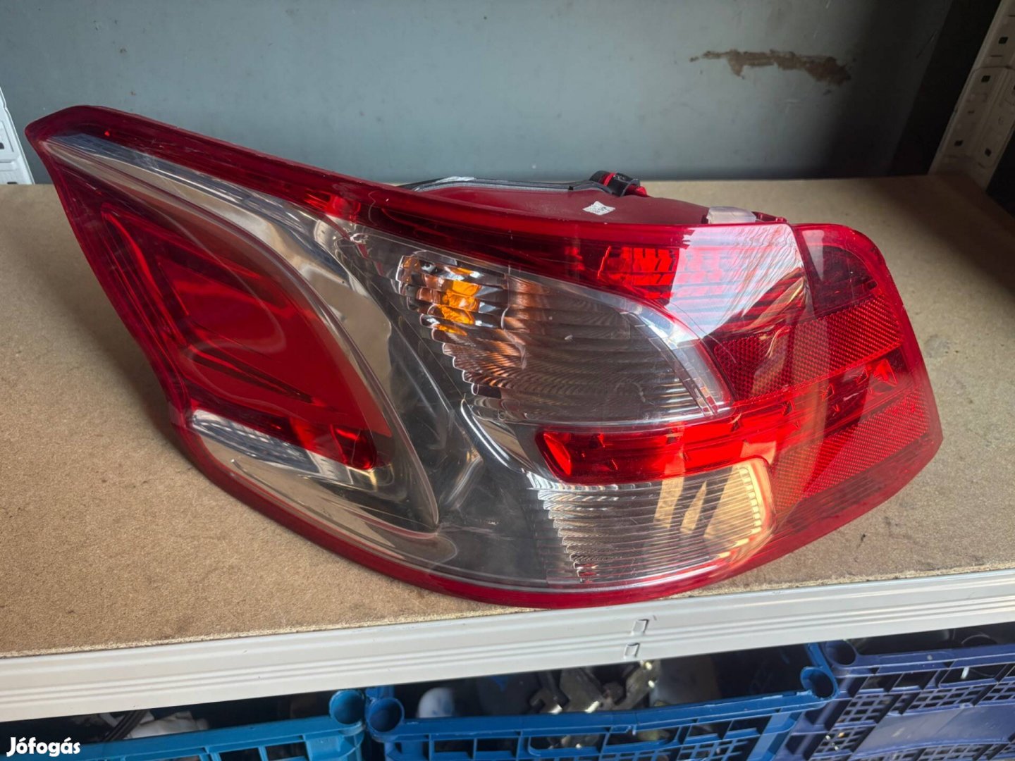 Peugeot 301 bal hátsó lámpa