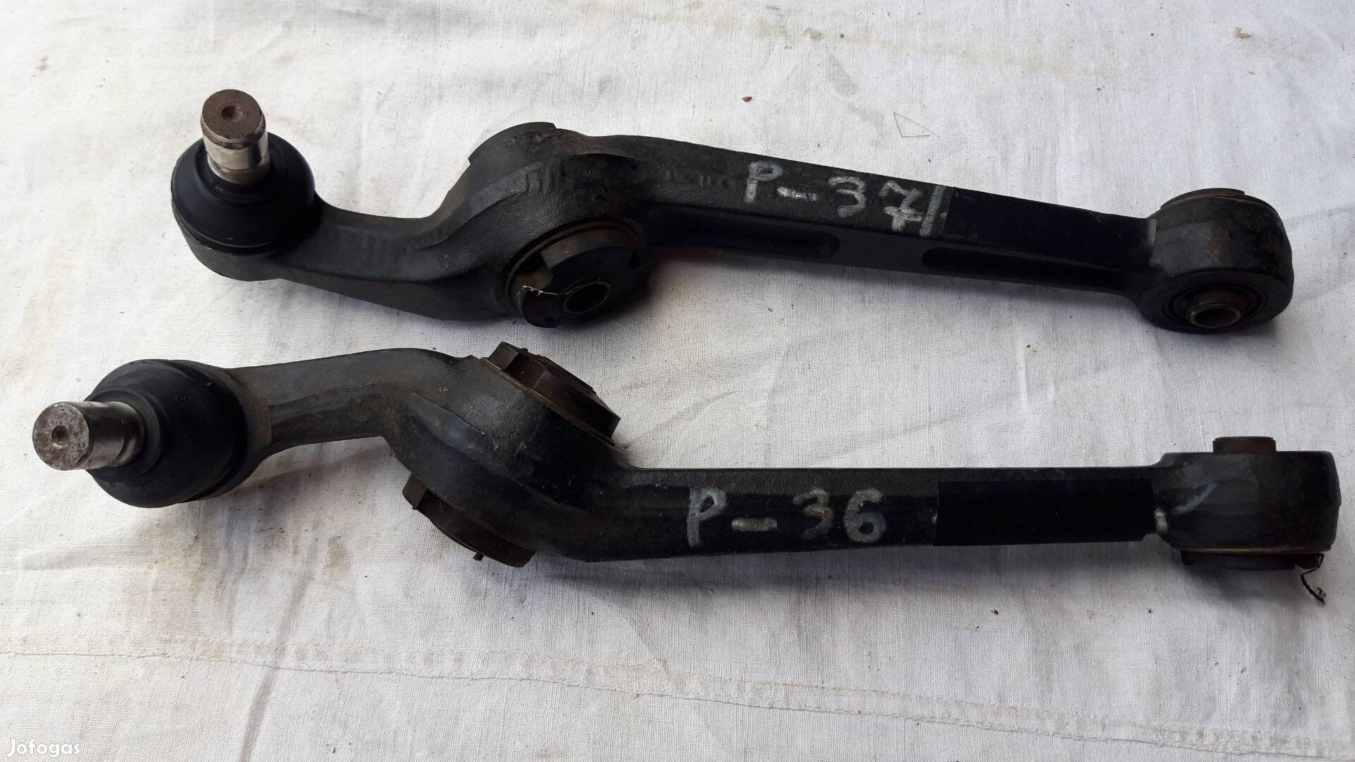 Peugeot 304 és 305  alsó lengőkar jobbos balos új 