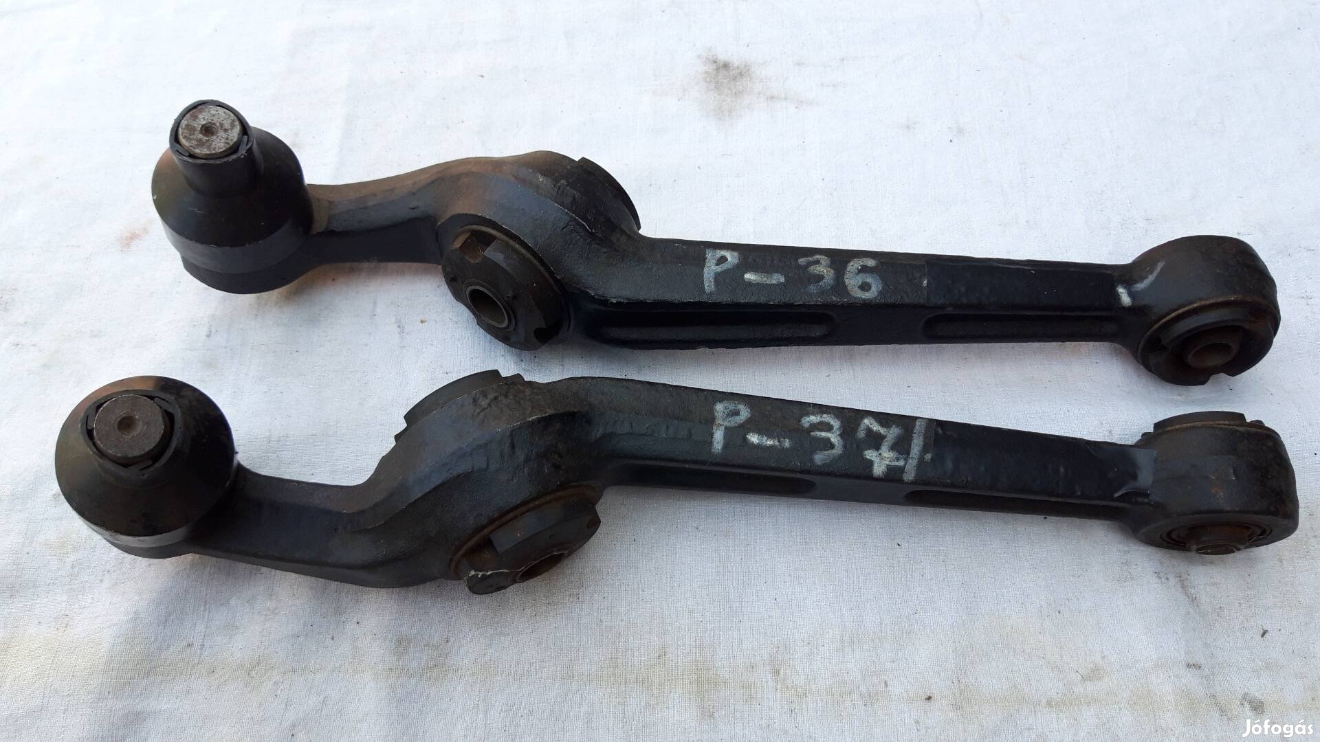 Peugeot 304 és 305 jibb és bal alsó lengőkar új db 