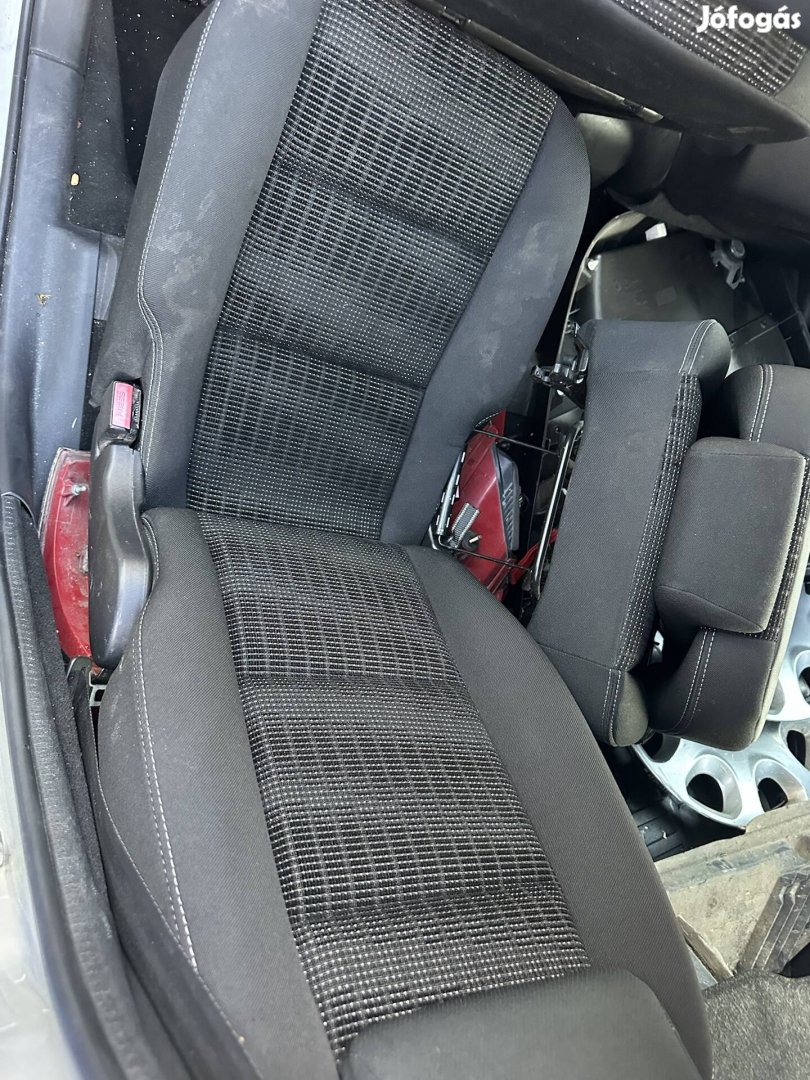 Peugeot 307 Sw hátsó sori ülés eladó .