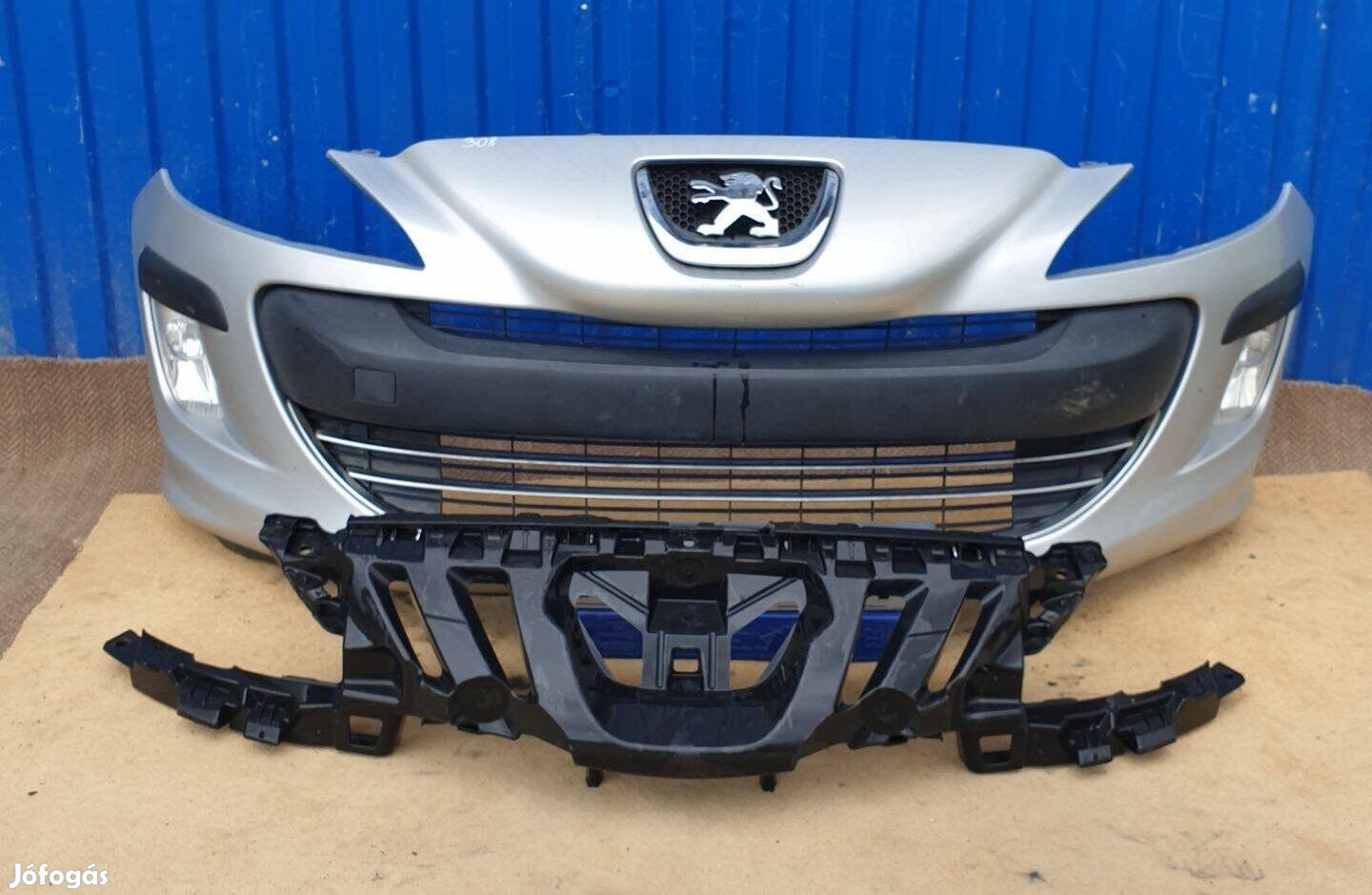Peugeot 308 gyári 9680389077 első lökhárító merevítő bordázott